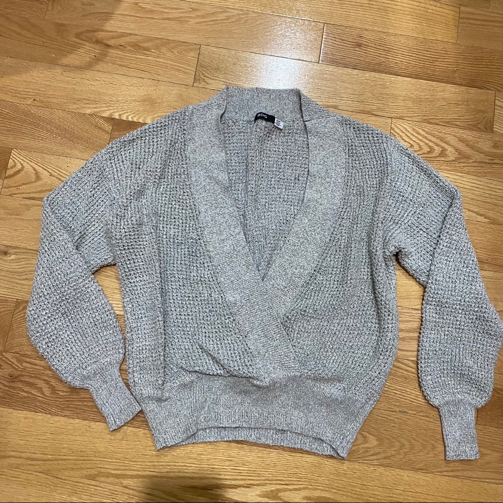 Super cute v neck sweater